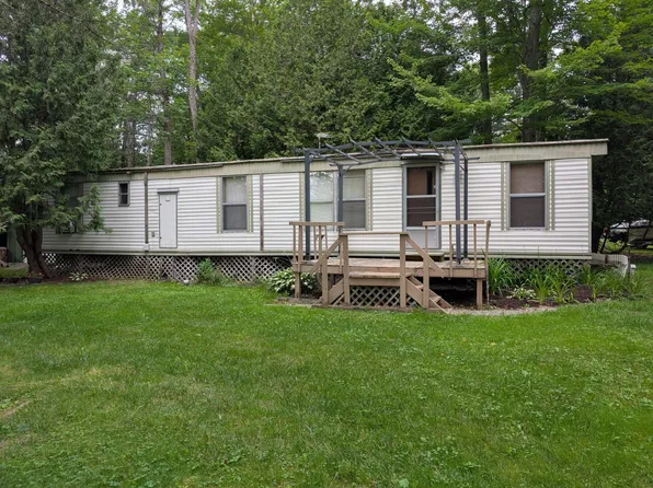 26 Spruce Ave, Willsboro, NY 12996