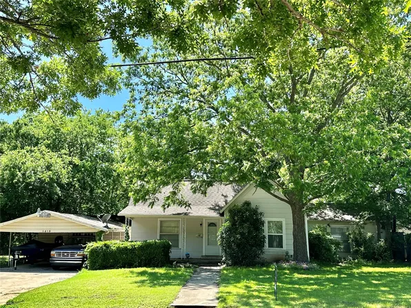 1413 S Lindsay St, Gainesville, TX 76240