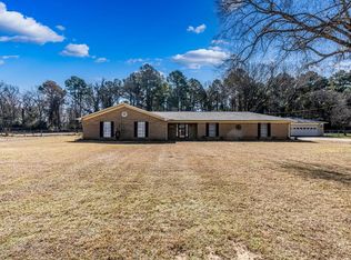 612 Brookhollow Dr, Palestine, TX 75801