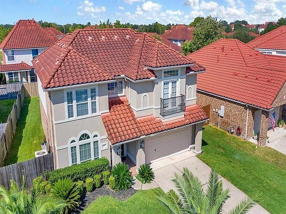 3rd image of 40 Pebble Beach Ct