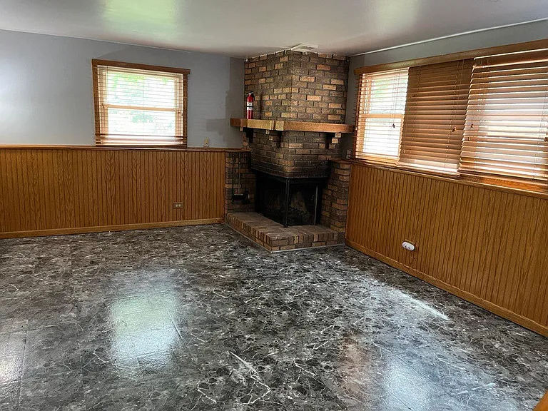 472 Nassau Ave — Photo 4