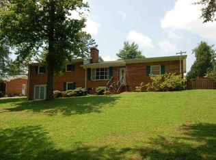 703 E Cooksey Dr, Thomasville, NC 27360