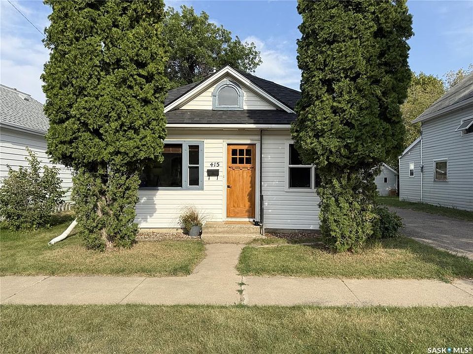 1st image of 415 McTavish STREET