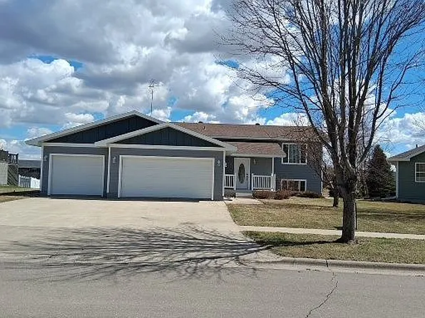 1352 22nd St NE, Watertown, SD 57201