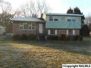 3302 Kavanaugh Dr NW, Huntsville, AL 35810