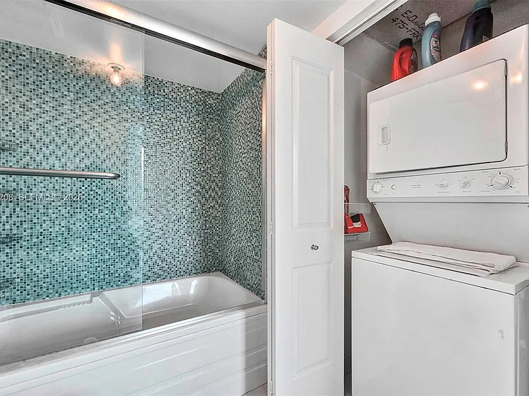 690 SW 1st Ct #Penthouse I12 — Photo 15