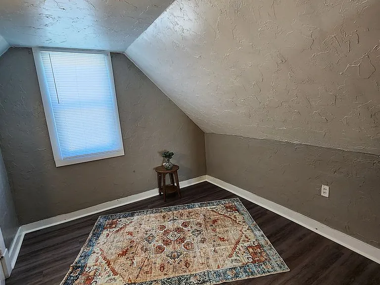 1605 S Union St — Photo 13
