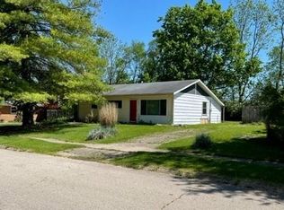 633 Robinwood Dr, Yellow Springs, OH 45387