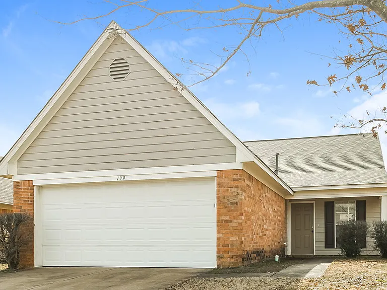 799 Grant Dr — Photo 3