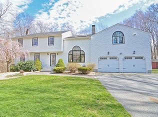 44 Chestnut St, Hopkinton, MA 01748