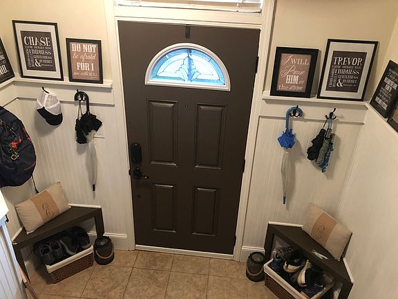 Mudroom style entry