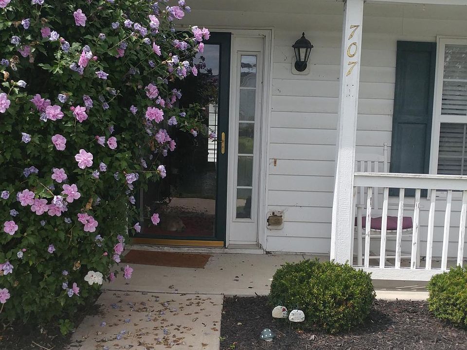 1st image of 707 Pondview Dr
