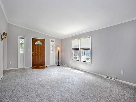 5th image of 32 Aspen Cir