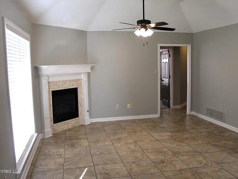6849 Dogwood Mnr W — Photo 4