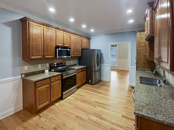 3rd image of 4943 Hamillville Ct