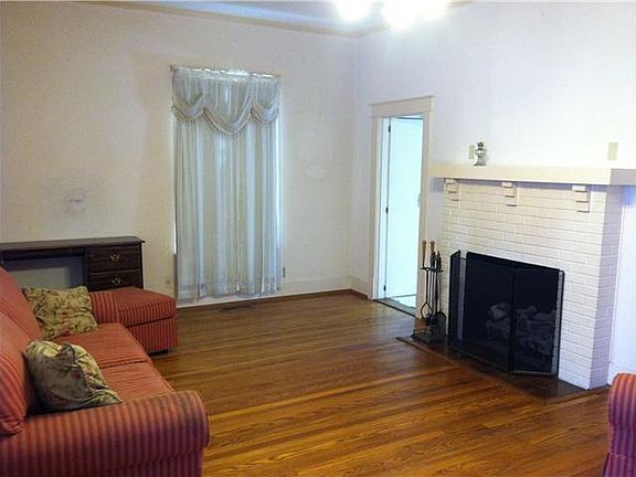 4th image of 211 N Polk St
