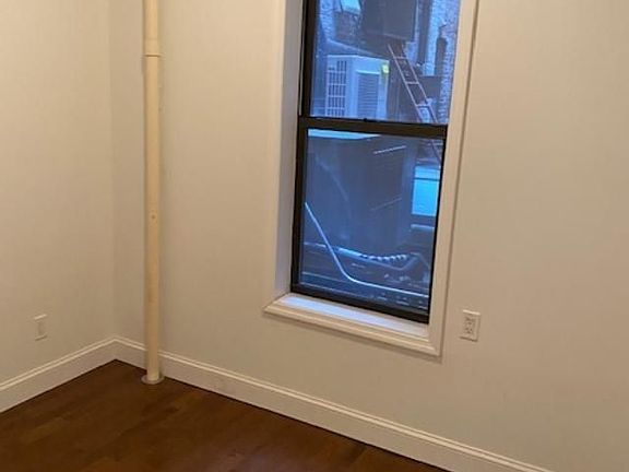 2nd image of 39 Kenmare St #1