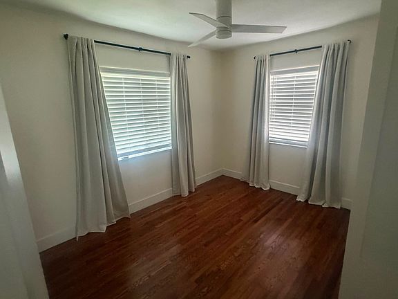 4th image of 52 NE 51st St