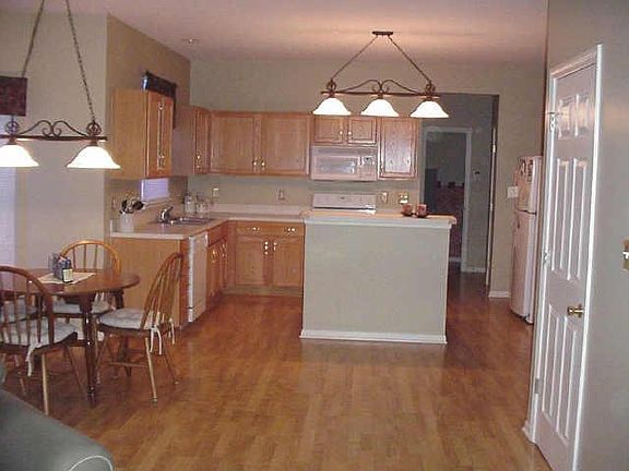 4th image of 11810 Queenwood Dr