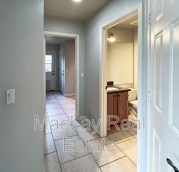 4645 E Kelly Dr — Photo 10