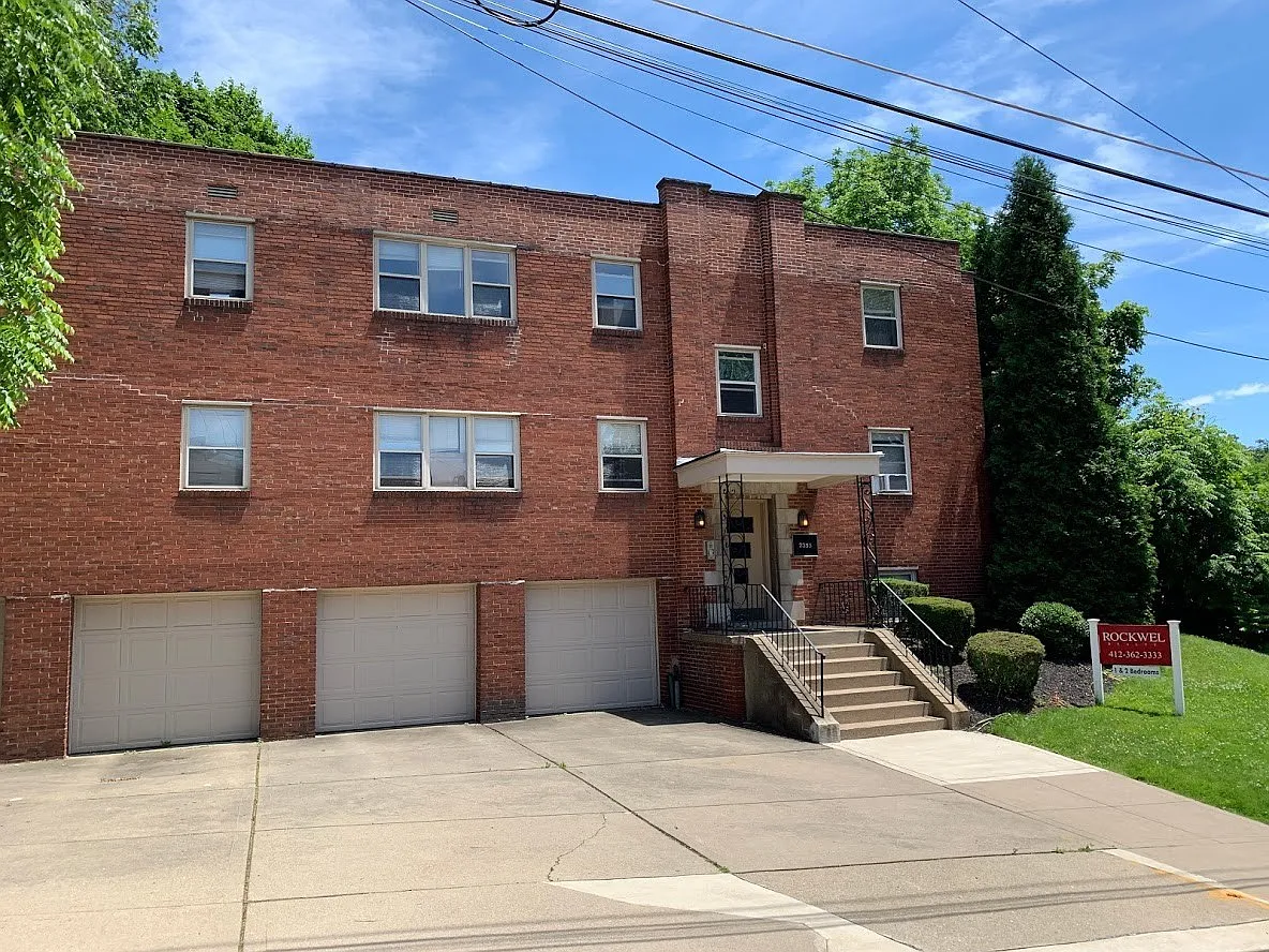 2355 Eldridge — Photo 2