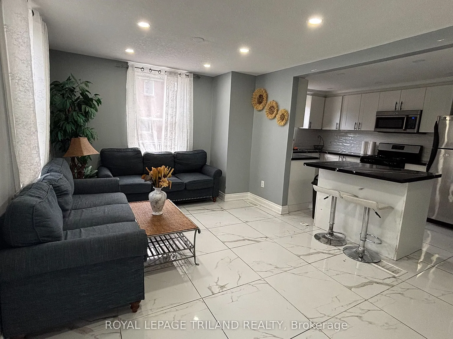 3 bed, $2,200 — Photo 2