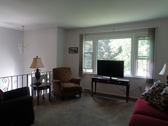 3rd image of 12 Vista Ln