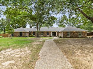 907 David Dr, Palestine, TX 75803