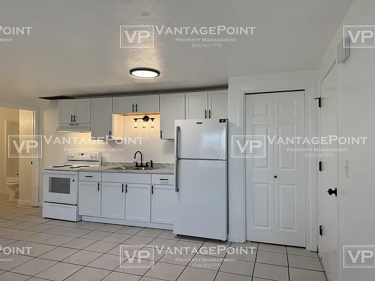 1920 Division St #4 — Photo 4