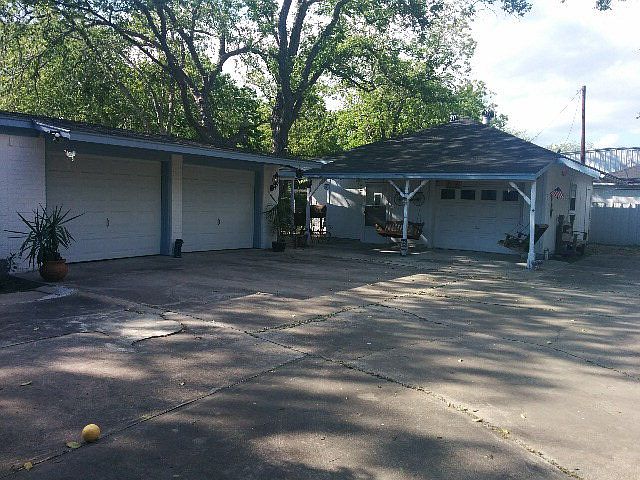 1st image of 1304 E Juan Linn St
