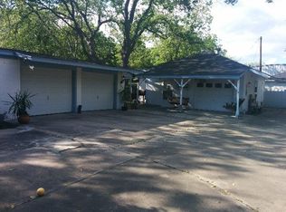 1304 E Juan Linn St, Victoria, TX 77901