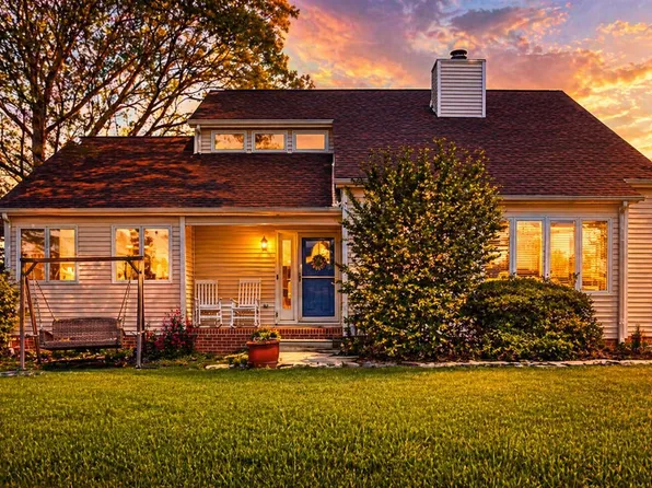1151 Panorama Dr, Abingdon, VA 24210