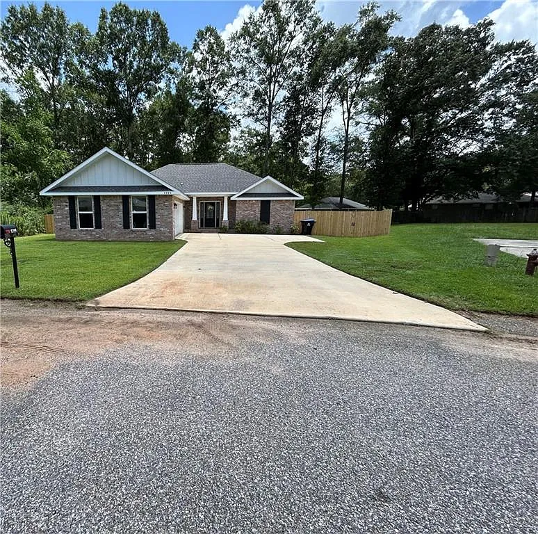 3 bed, 2.0 bath, 1422 sqft, $2,100 — Photo 1