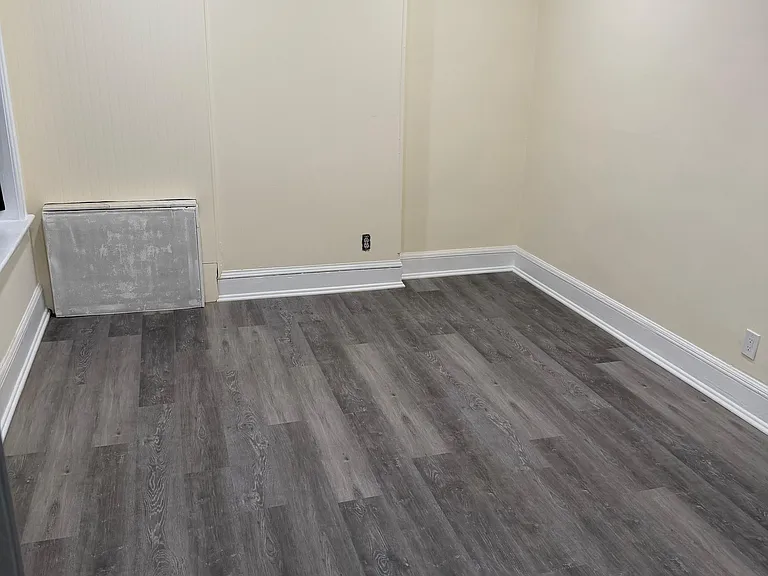 208 E 16th St #1 — Photo 5