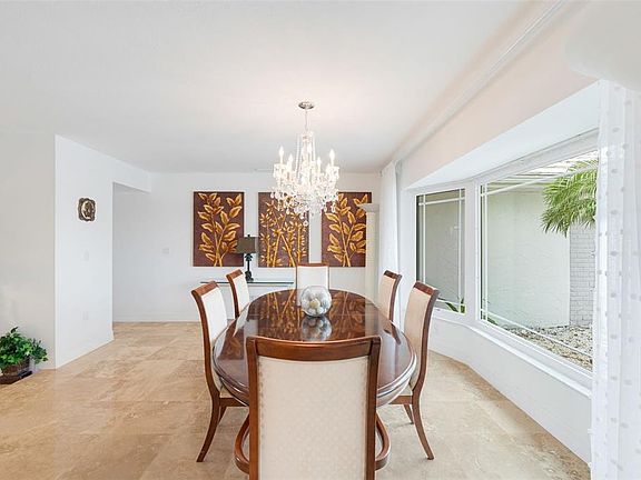 5th image of 402 Devonshire Ln