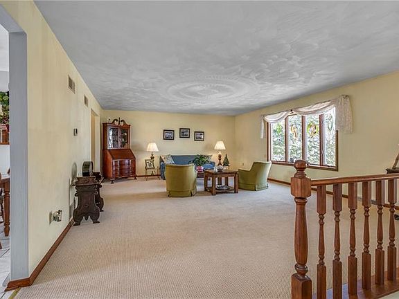3rd image of 305 Skyview Dr N