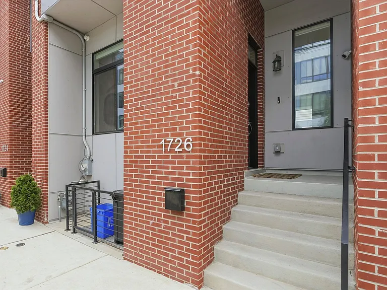 1726 N Hope St — Photo 2