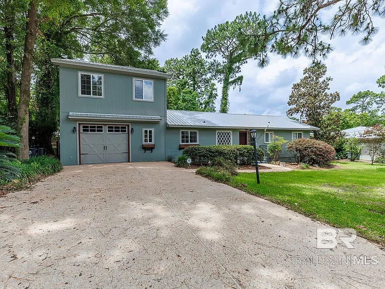 208 Pinecrest Ln — Photo 2