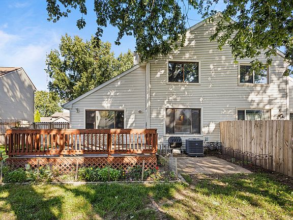 3rd image of 726 Higgins Rd
