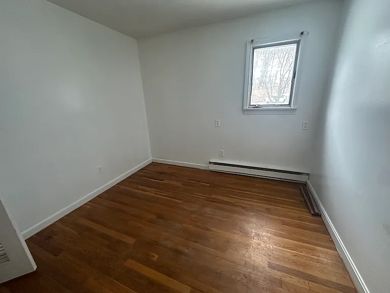 87 Phelps St — Photo 19