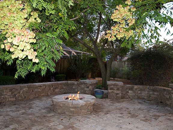 2nd image of 4420 La Jolla