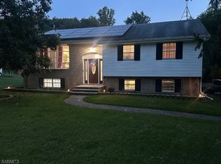 22 Spring Valley Rd, Hardwick, NJ 07825