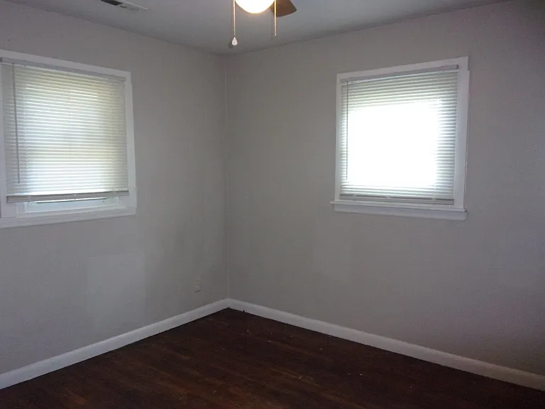 2301-4 Julia Ave — Photo 6