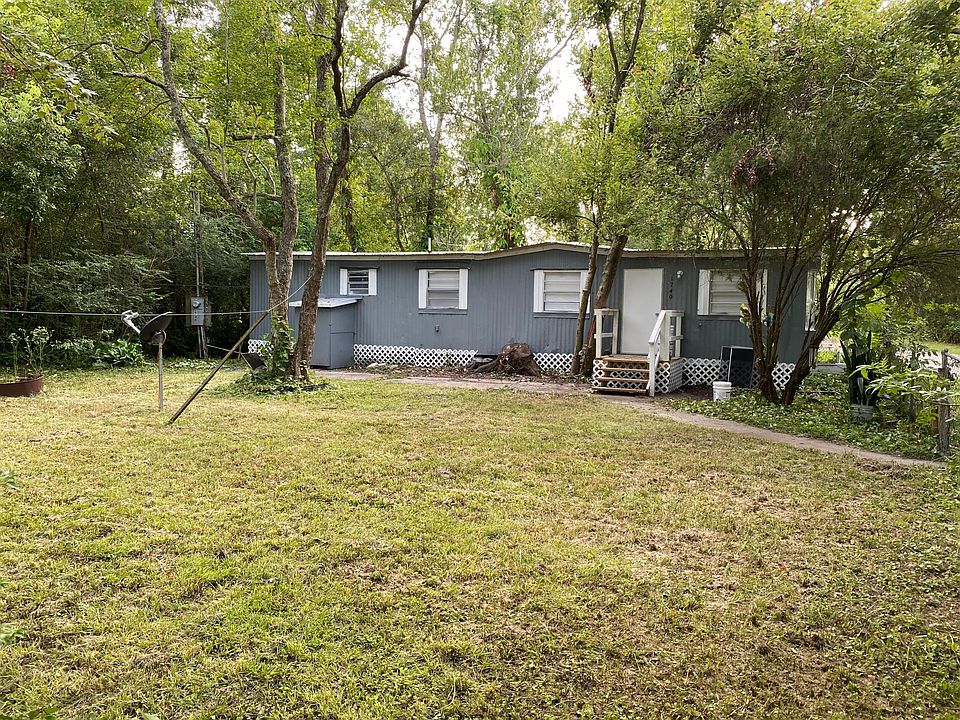 Front of house and yard.