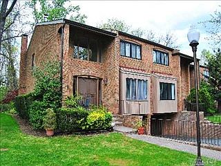 1st image of 1 Windsor Gate Dr