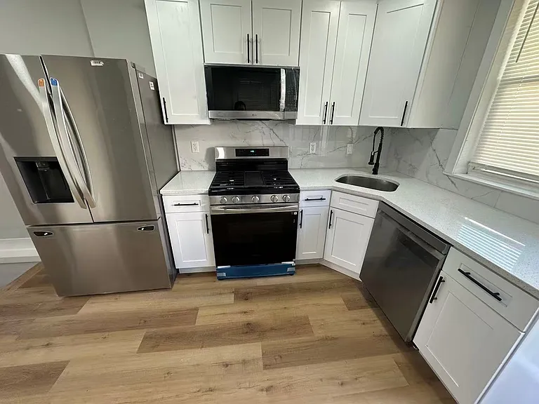 2241 Jackson St — Photo 17