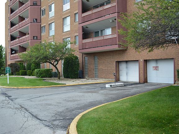 2nd image of 100 Park Ave APT 201
