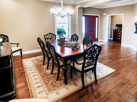 4th image of 1214 Ladbrooke Dr