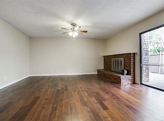 3rd image of 4925 Crawford Dr