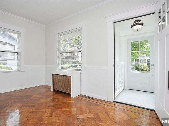 4th image of 131 Highwood Ave